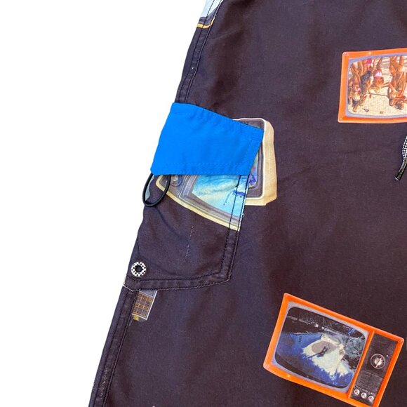 Vans Off the Wall Boardshorts Mens 36 Bikini Women in Tv Graphic - Picture 4 of 7